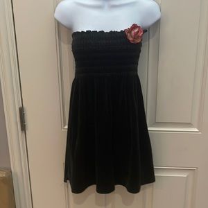Cute strapless pull on dress, with smocked top. Velour material.